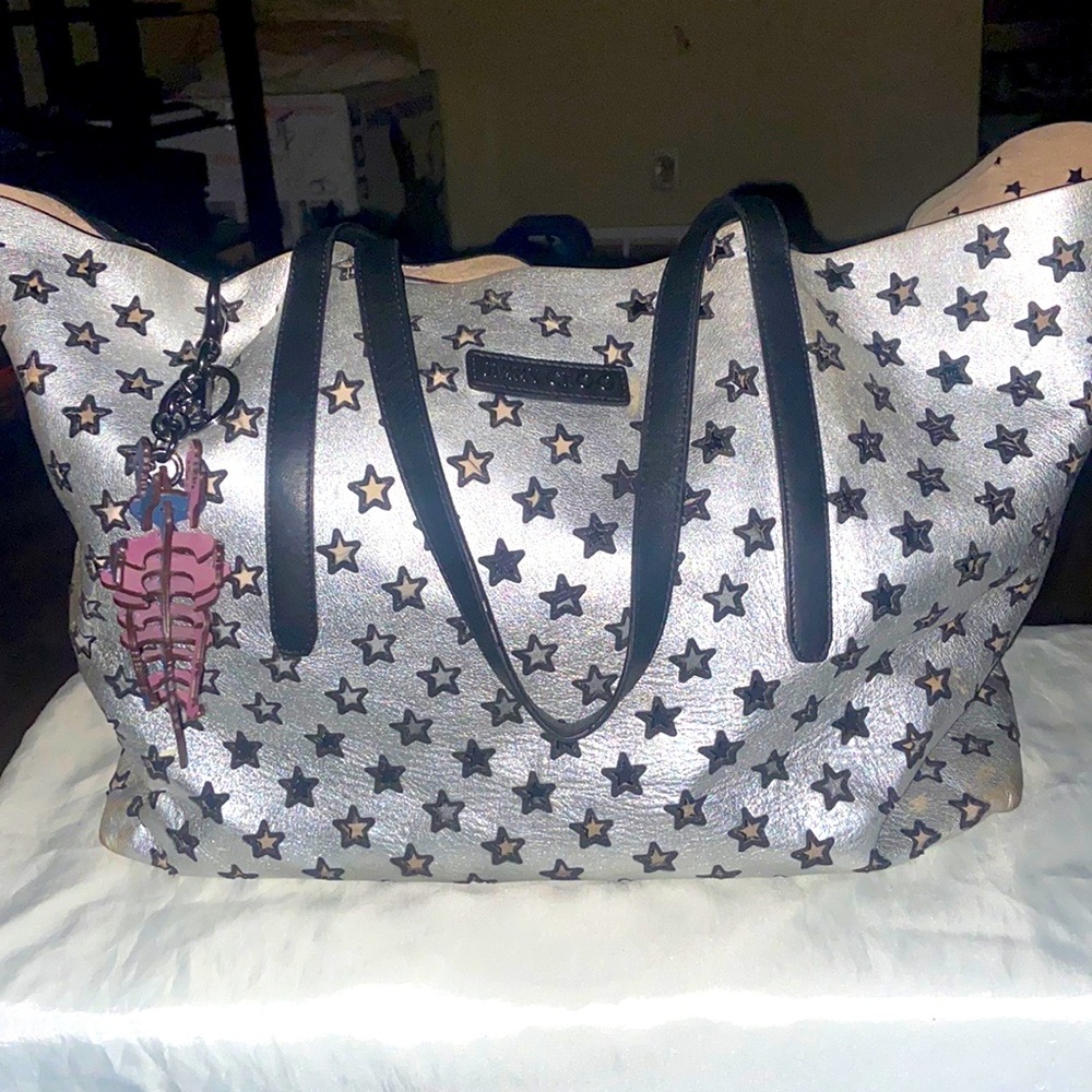 /traded/Jimmy Choo: Sofia, Pimlico Star ⭐️ Punching 🥊 Tote Bag Silver &Black - Picture 3 of 16